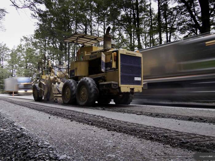 Tru-Line Civil resurfacing the State Highway near Maruia Springs in the Lewis Pass