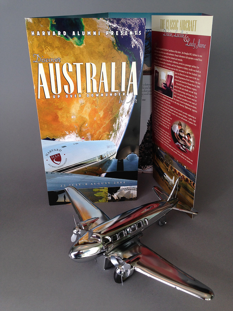 Pionair / Harvard Alumni Association ‘Discover Australia by air’ brochure, front cover.