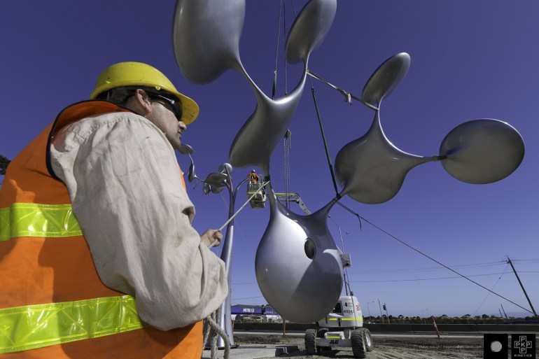 Crane lifting the Tree of Life into position, Karingal, Melbourne, Australia.