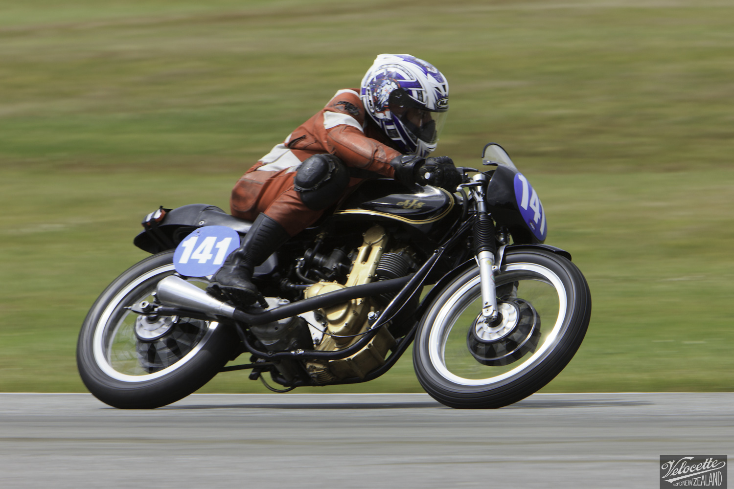 AJS 7R 350, Bill James, Burt Munro Challenge, Rider 141, Teretonga Circuit races