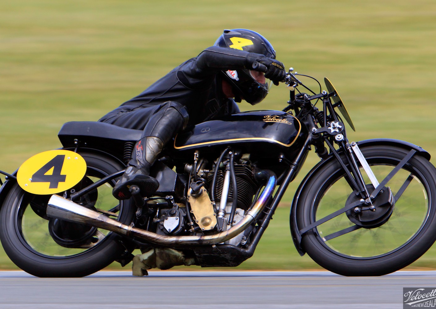 Big Velo 500, Bill Biber, Classic Pre ’63 with Girder Forks, Practice Day, Practice Racing, Rider 4, Teretonga Circuit practice day, Velocette