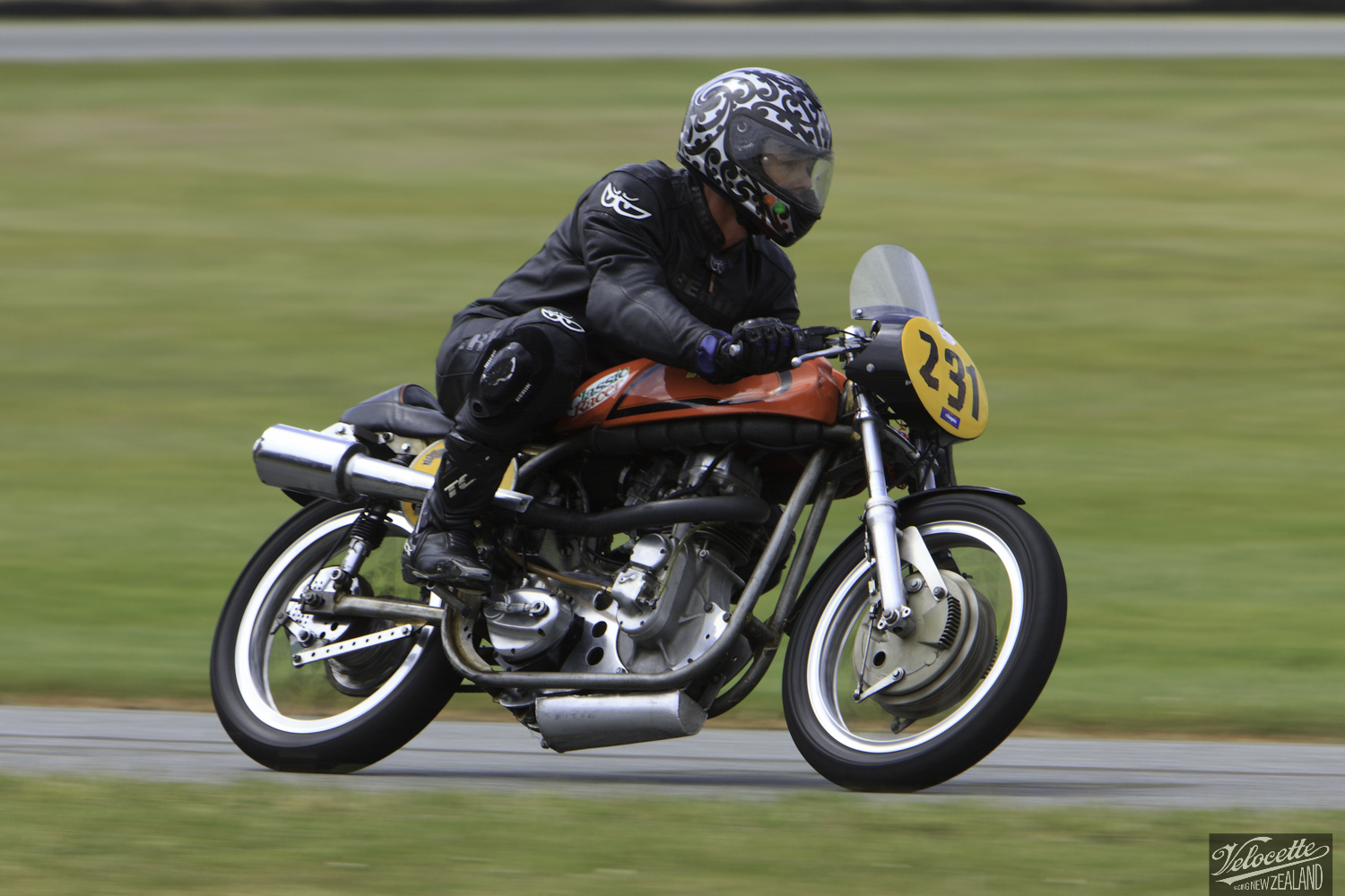 Burt Munro Challenge, Classic Motorcycle Racing, Cloud Craig-Smith, New Zealand, Post Classic Pre ’72, Rider 231, Teretonga Circuit races, Weston Weslake Norton Special 500