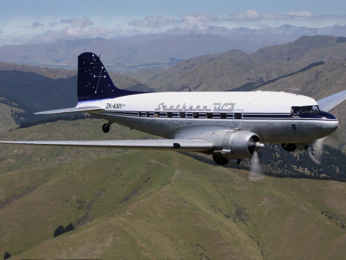 Southern DC3, ZK AMY air-to-air