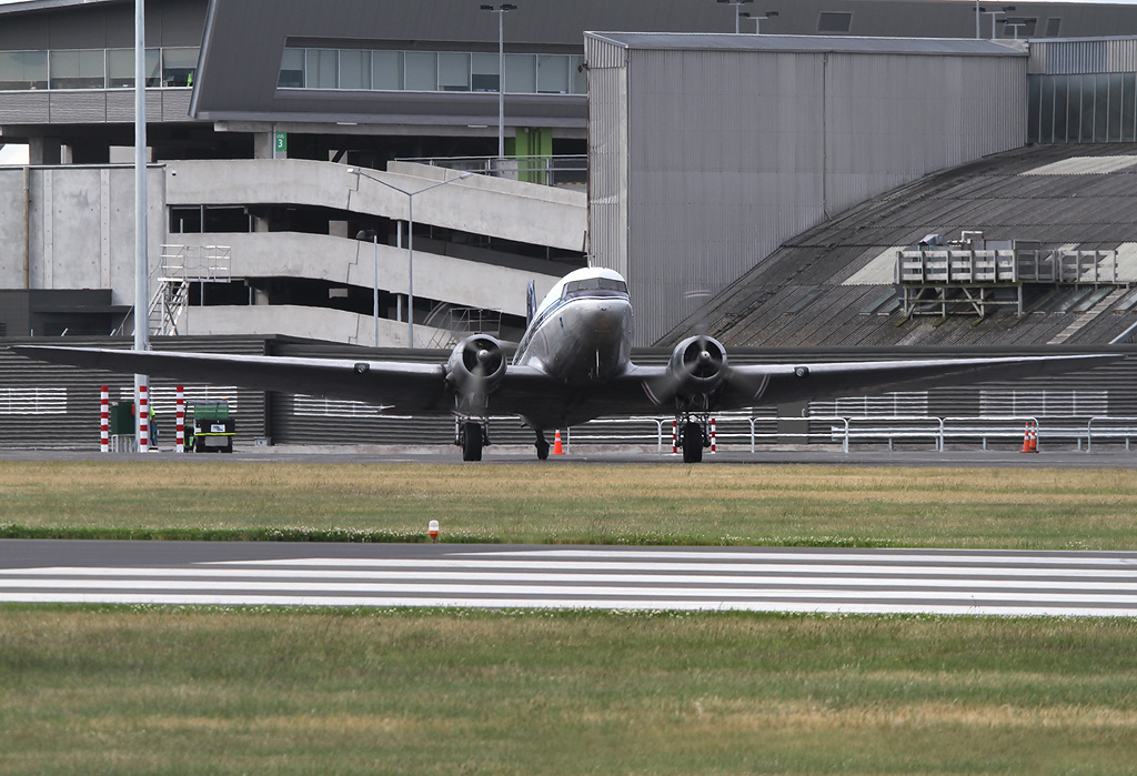 Southern DC3, ZK AMY, Graham Weatherby.