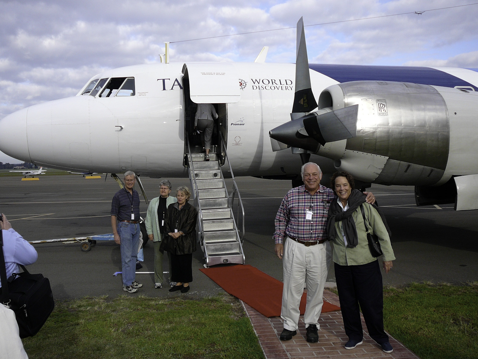 Debarking Pionair Australia Convair VH-PDV, Pionair Circumnavigation of Australia, 2007.