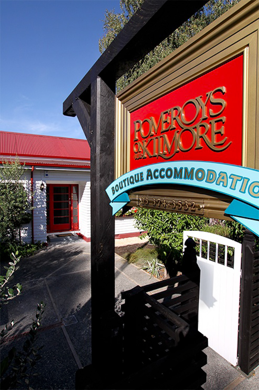 Pomeroy’s on Kilmore boutique accommodation signage