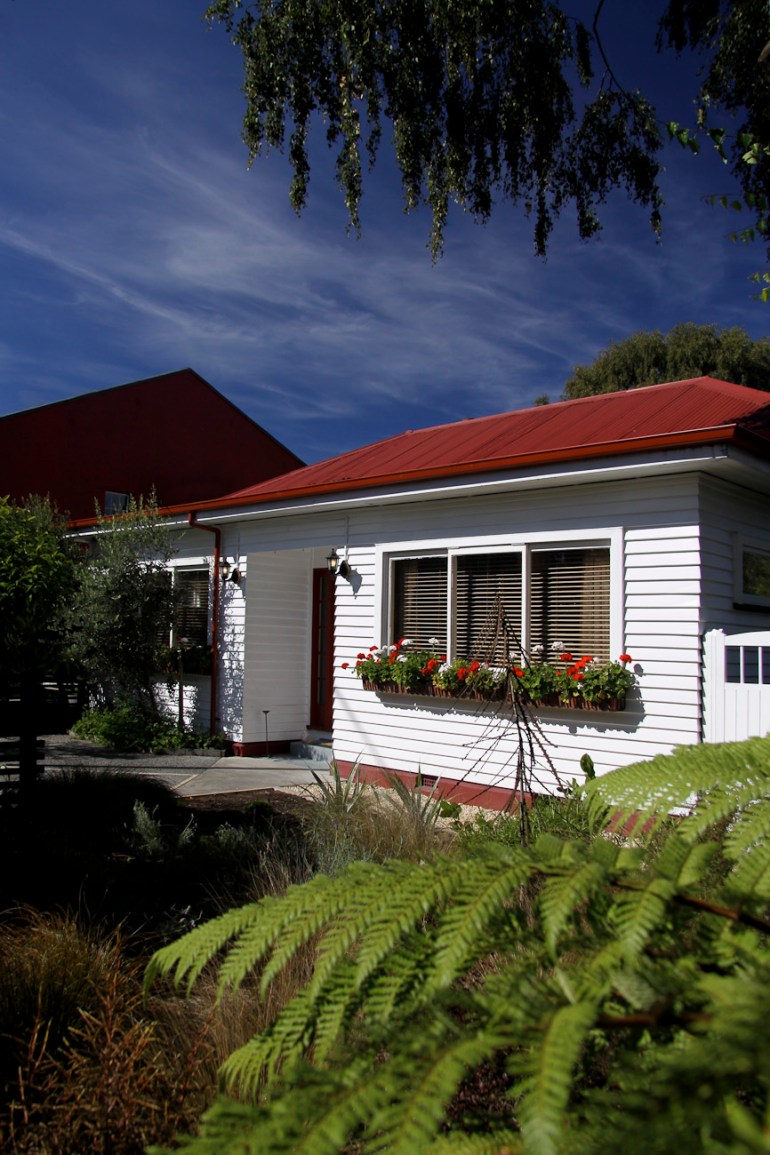 Pomeroy’s on Kilmore Boutique Accommodation street view.