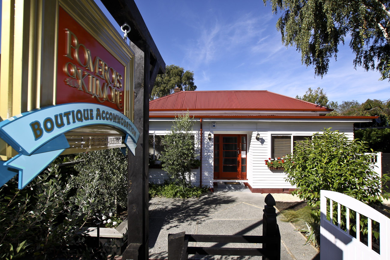 Pomeroy’s on Kilmore Boutique Accommodation, dimensional street sign and front entrance from the street.