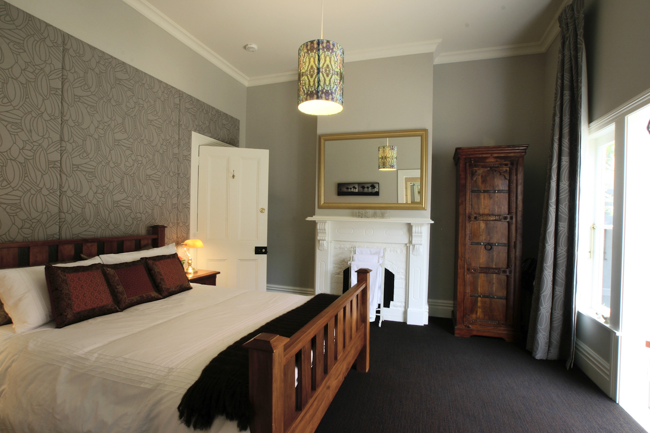 Pomeroy’s on Kilmore Boutique Accommodation guest room 2 of 4.