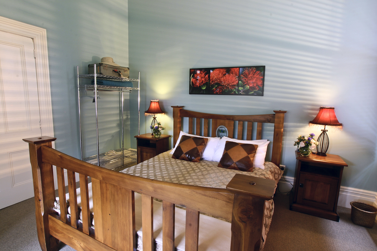 Pomeroy’s on Kilmore Boutique Accommodation guest room 3 of 5.