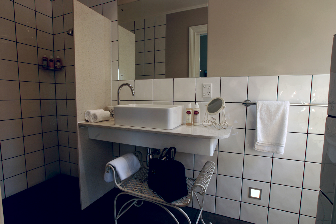 Pomeroy’s on Kilmore Boutique Accommodation guest’s ensuite bathroom.