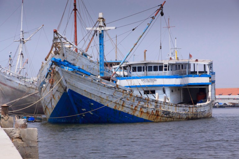 Heavily laden and unladen Lamba type of motorised Pinisi line up at Sunda Kelapa, old harbour of Jakarta. These lamba Pinisi are freighters used to ply a domestic trade between Indonesia and Borneo of palm kernels for Indonesian cement.