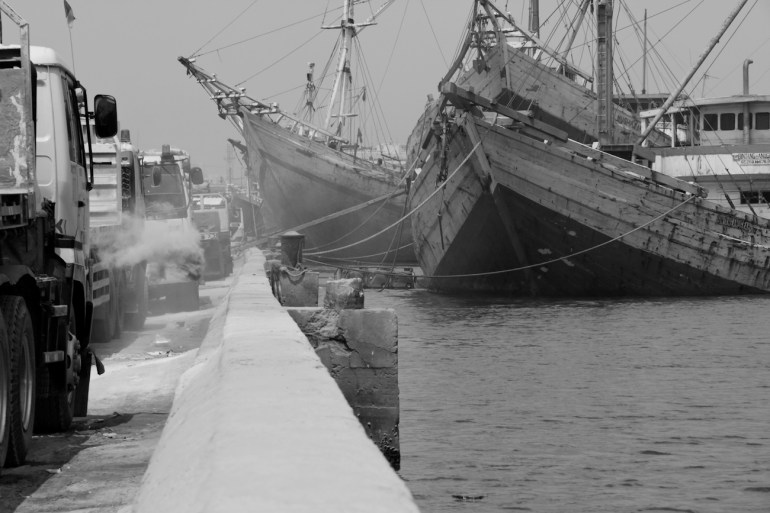 Heavily laden and unladen Lamba type of motorised Pinisi line up at Sunda Kelapa, old harbour of Jakarta. These lamba Pinisi are freighters used to ply a domestic trade between Indonesia and Borneo of palm kernels for Indonesian cement.