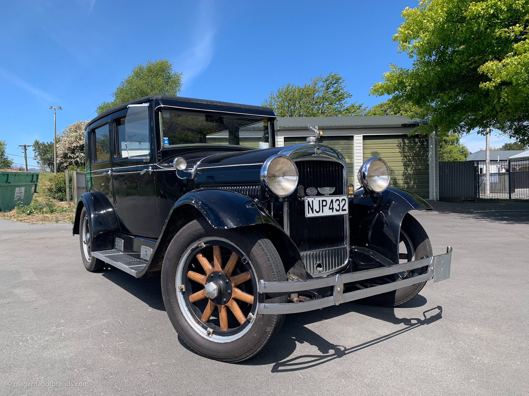 1928 Essex Super Six right hand side front three-quarter view