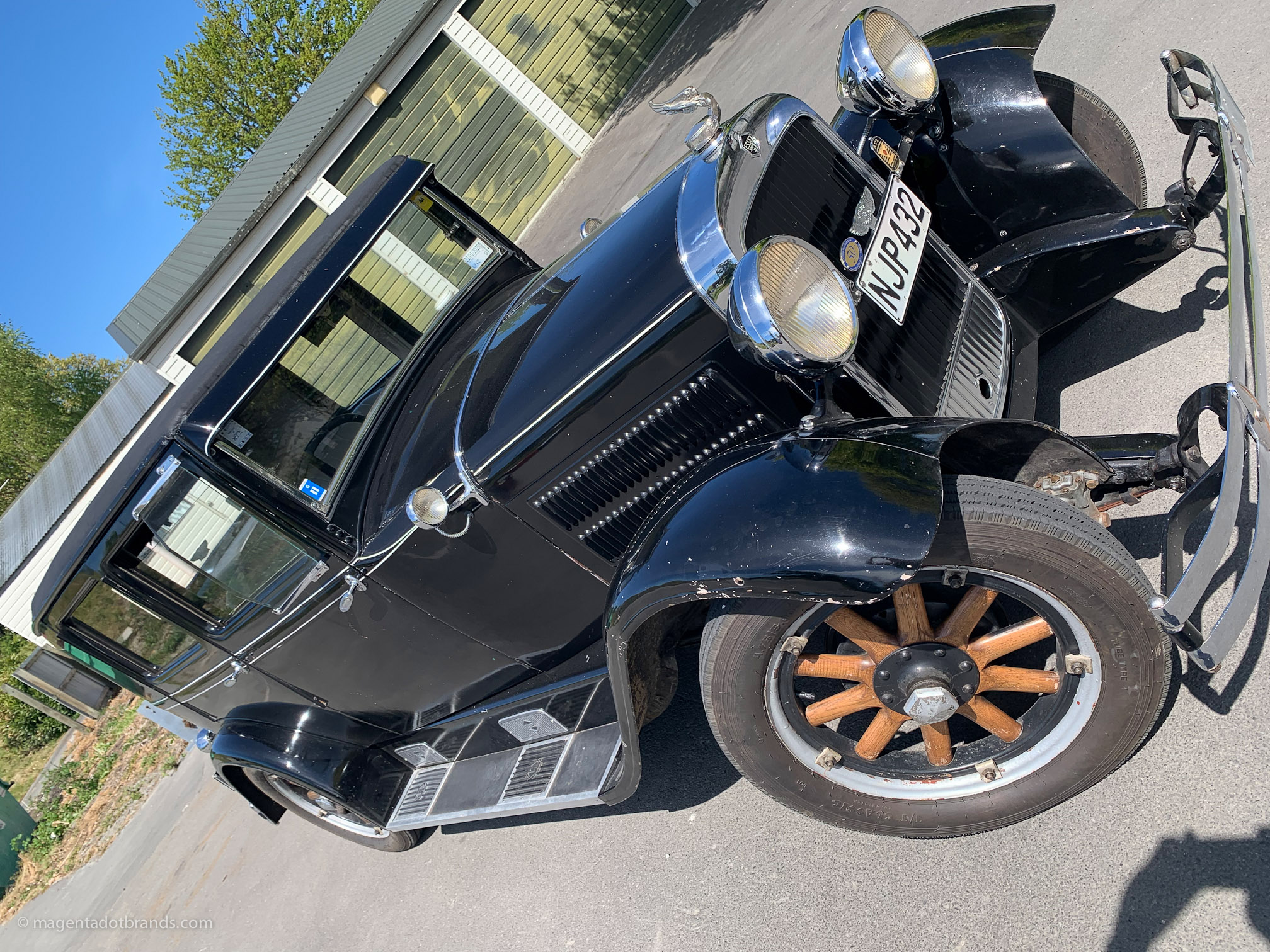 Right hand side front three-quarter view of a restored 1928 Essex Super Six